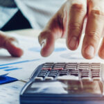 浮気調査で請求できる慰謝料の相場は?探偵に依頼した場合について